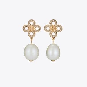 TORY BURCH KIRA CLOVER PEARL DROP EARRING. NWOT
